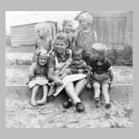 070-0014 Ernte-Kindergarten in Parnehnen von April bis Oktober 1939 mit der Arbeitsmaid Elisabeth Dietrich..jpg